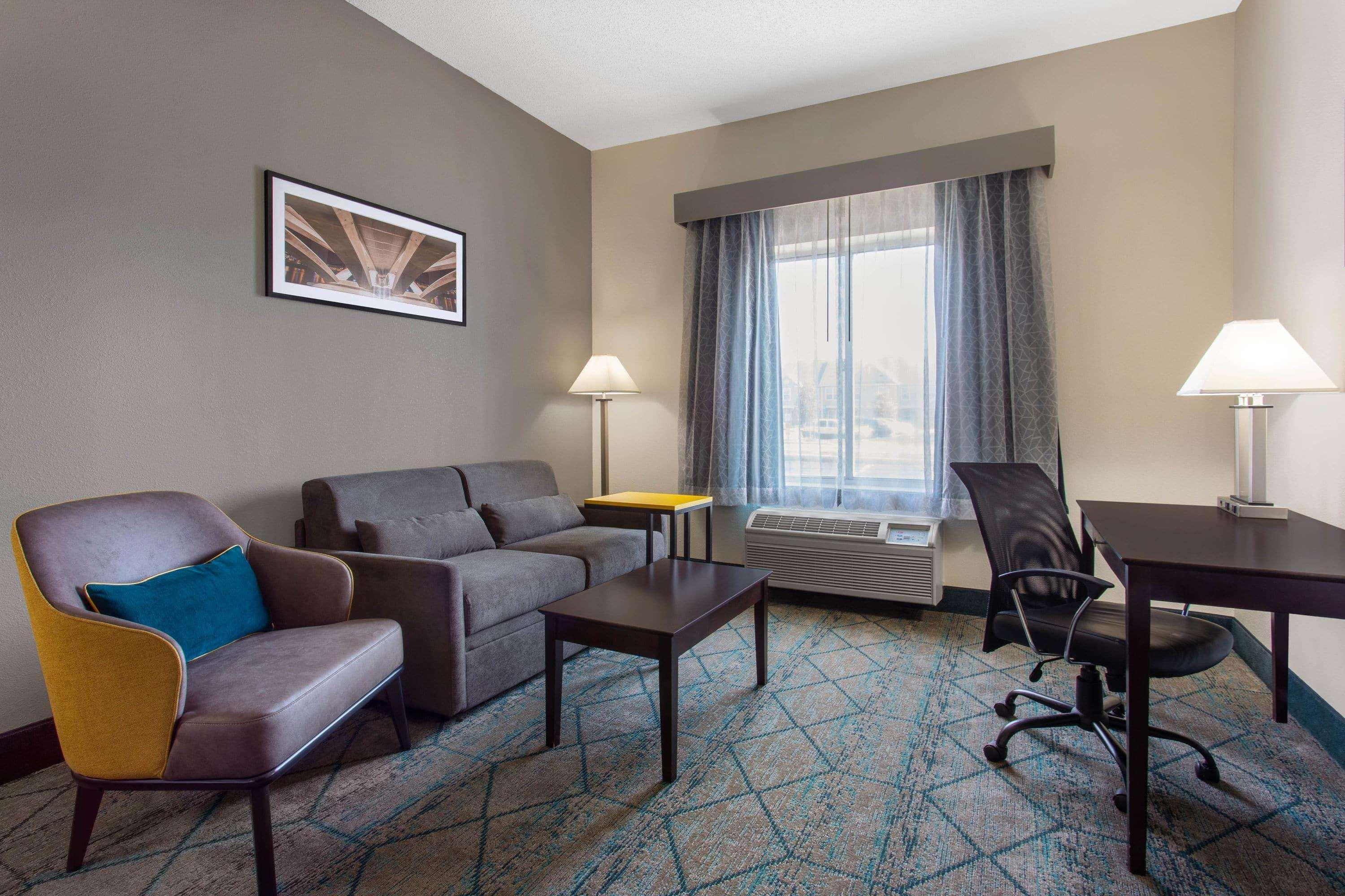 Отель La Quinta By Wyndham Columbus West - Hilliard Экстерьер фото