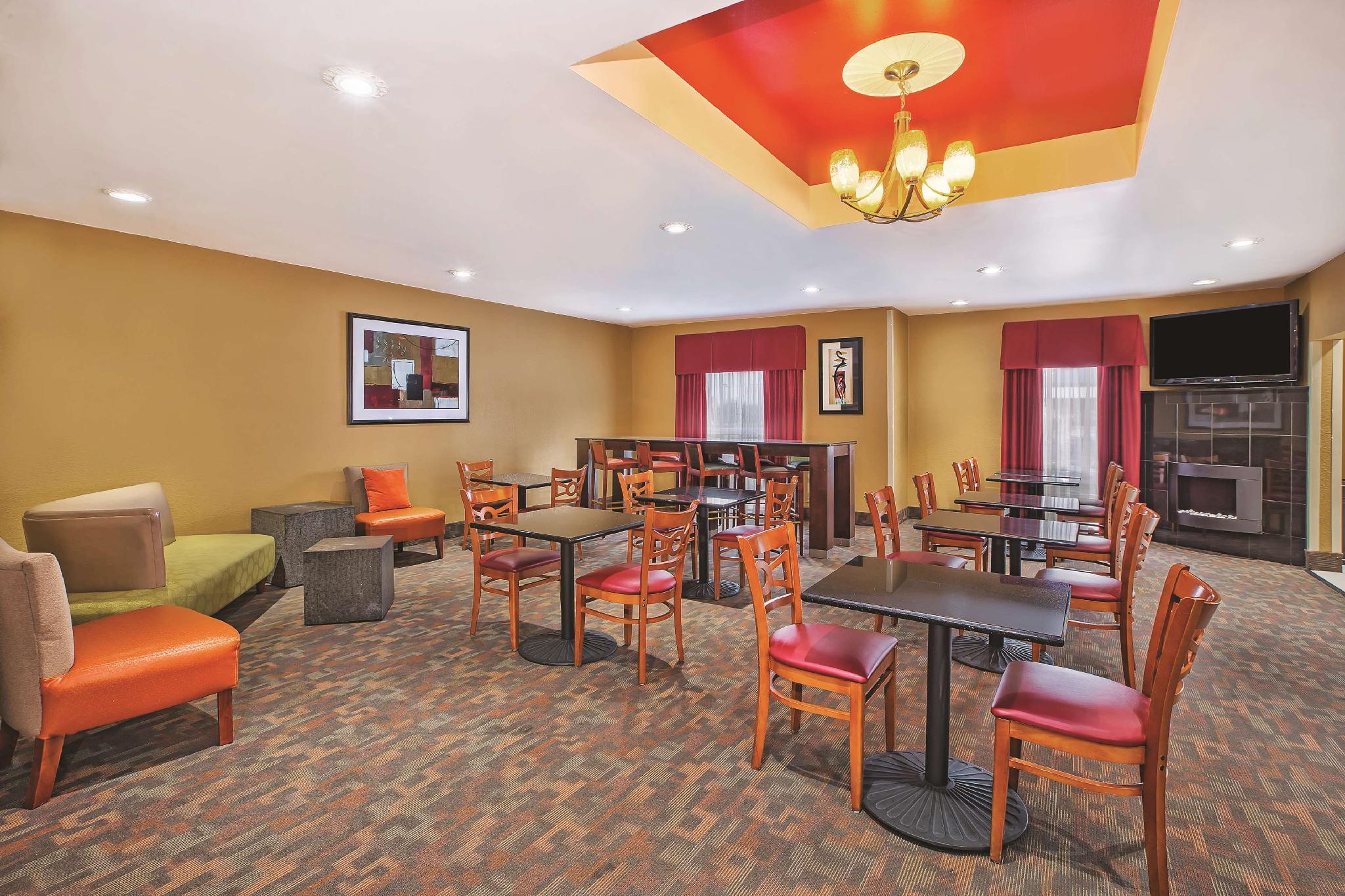 Отель La Quinta By Wyndham Columbus West - Hilliard Экстерьер фото